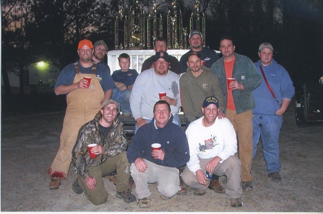 Hangin for a group pic after a hunt!!